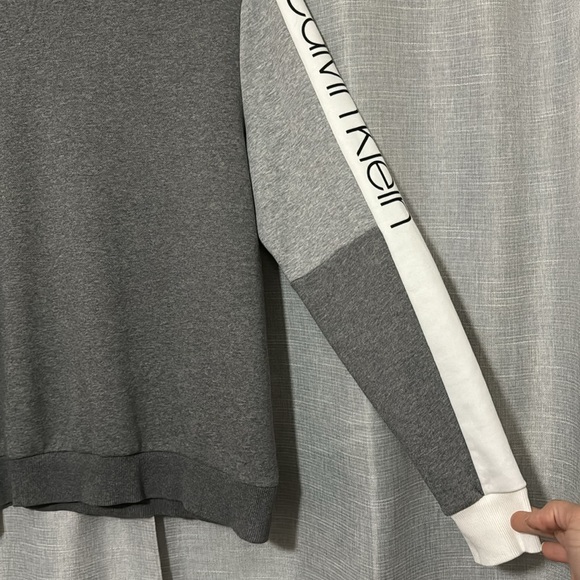 Men’s Calvin Klein Color Block Crewneck Sweatshirt-Sz M-Like New-Gray/White - Picture 4 of 16
